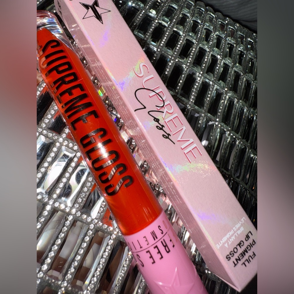Supreme Gloss - everybody knows by Jeffrey Stars